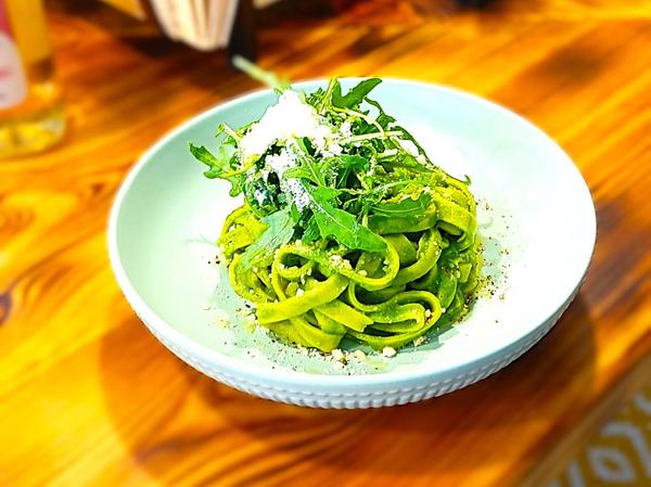 Paste cu Sos Pesto di Rucola